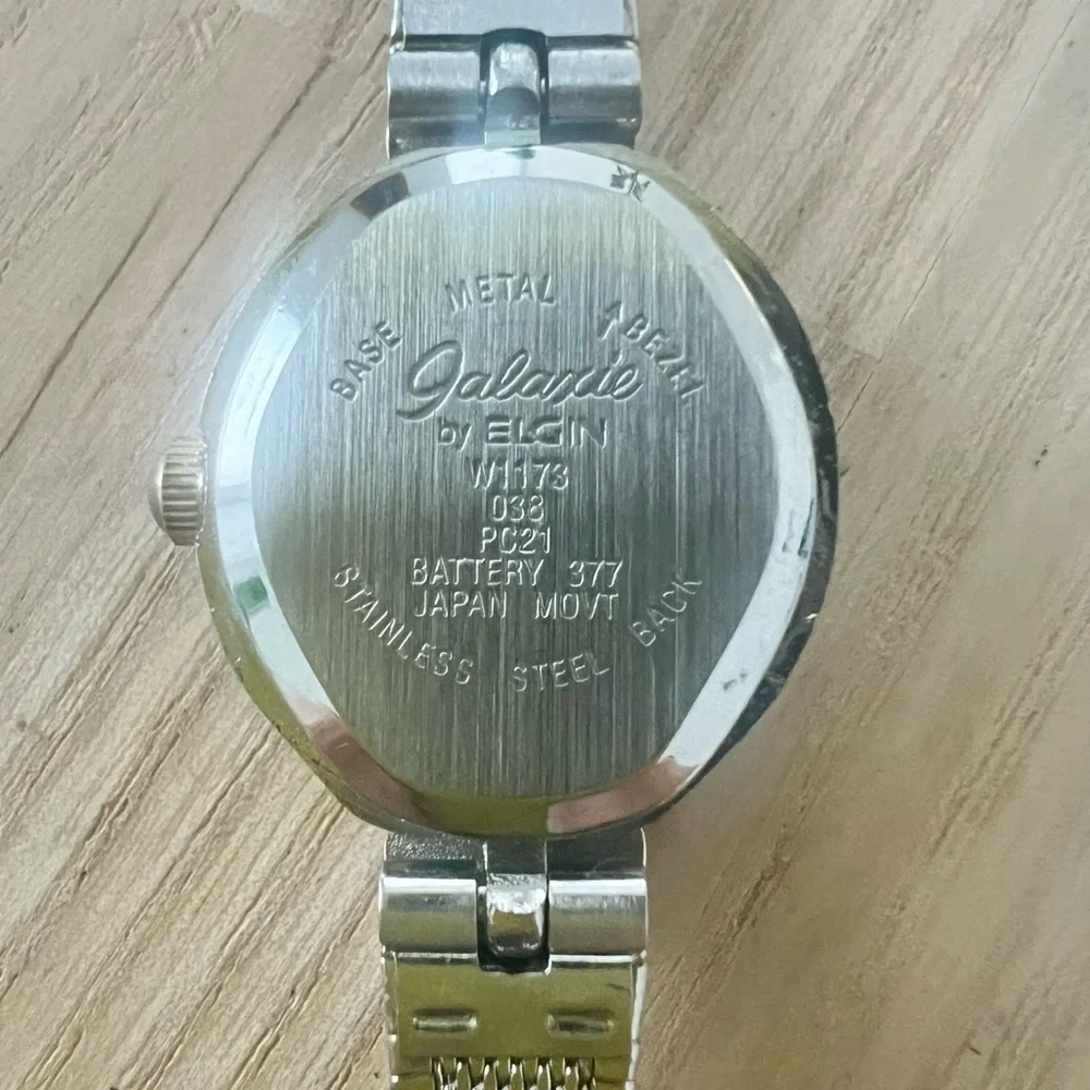 Galaxie by Elgin ladies two tone oval dress watch NEW BATTERY